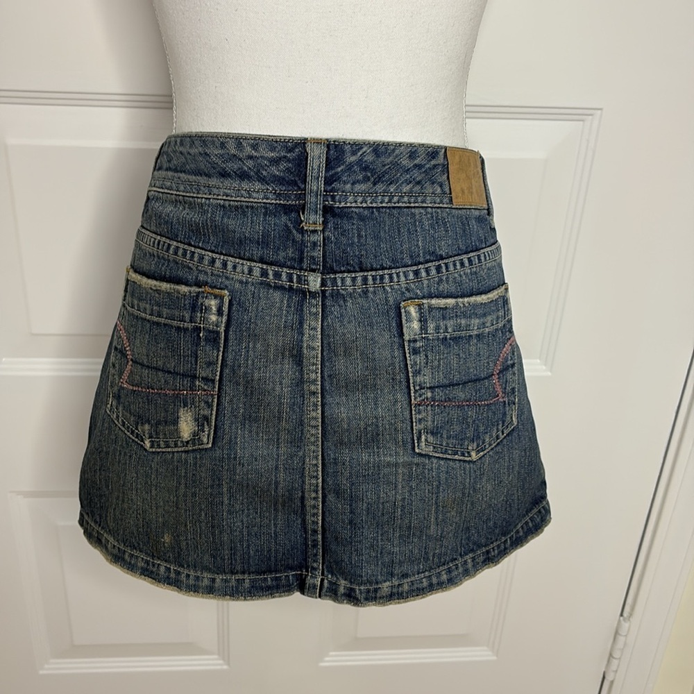 American Eagle Distressed Denim Mini Skirt. Size 4 - Picture 3 of 9